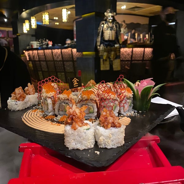 Foto tirada no(a) GOLD Sushi Club por H87 em 11/29/2023