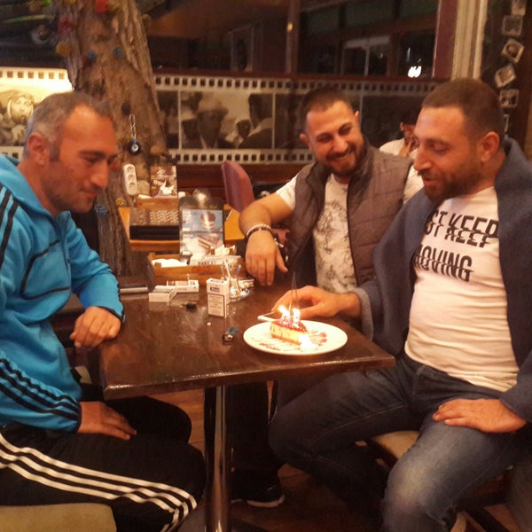 Photo taken at Yeni Yeşilçam Cafe by 𝕺𝕽𝕮𝖀𝕹 on 5/2/2018