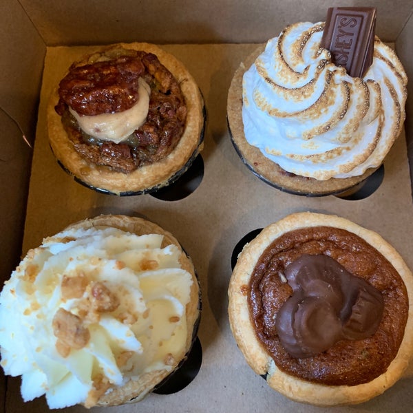 Foto diambil di I Like Pie Bake Shop oleh Robert K. pada 9/30/2019