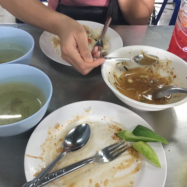 Photo taken at Je Sunee Noodle by Nook N. on 9/4/2018