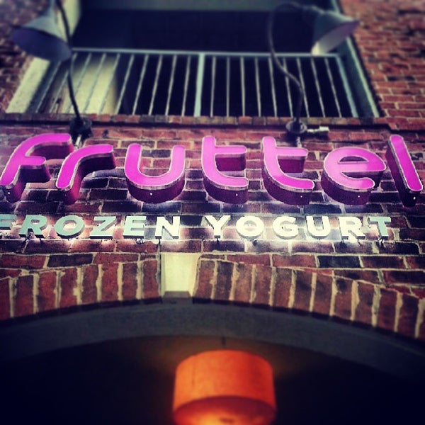 Photo taken at Fruttela Frozen Yogurt by Samantha on 6/11/2013