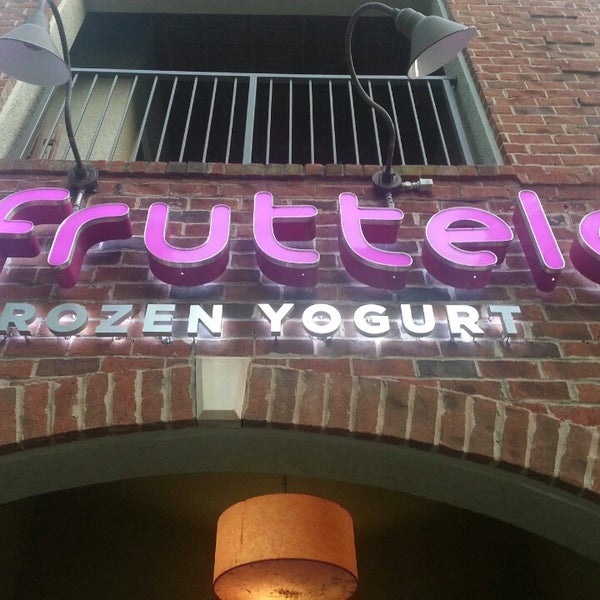 Photo taken at Fruttela Frozen Yogurt by Samantha on 6/11/2013