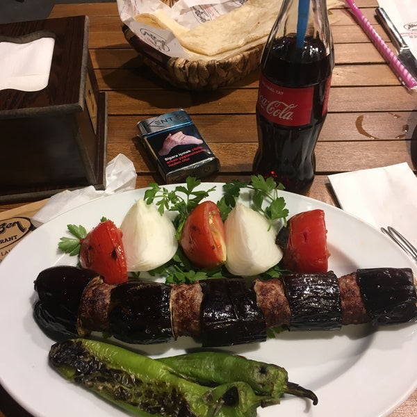 Foto diambil di BirBen Restaurant oleh Ömer Selçuk Ö. pada 9/23/2019