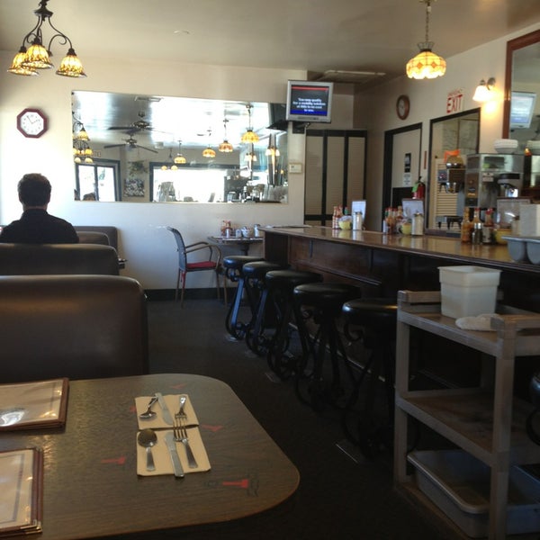 Photo taken at Garrett&#39;s Old Fashioned Restaurant by Marie D. on 2/14/2013