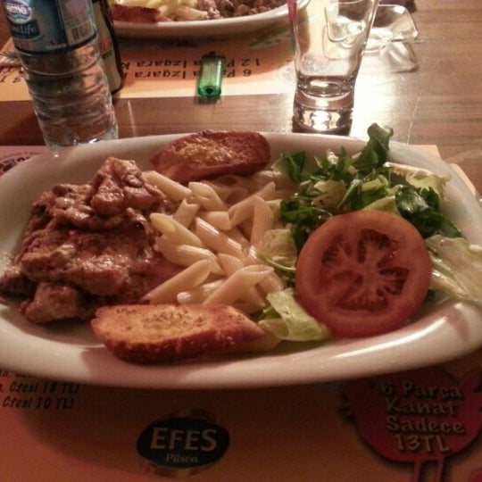 Снимок сделан в Ekvator Restaurant Bar &amp; Cafe пользователем Hüsne D. 12/29/2012