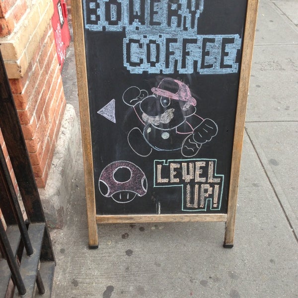 9/10/2013에 Sabina B.님이 Bowery Coffee에서 찍은 사진