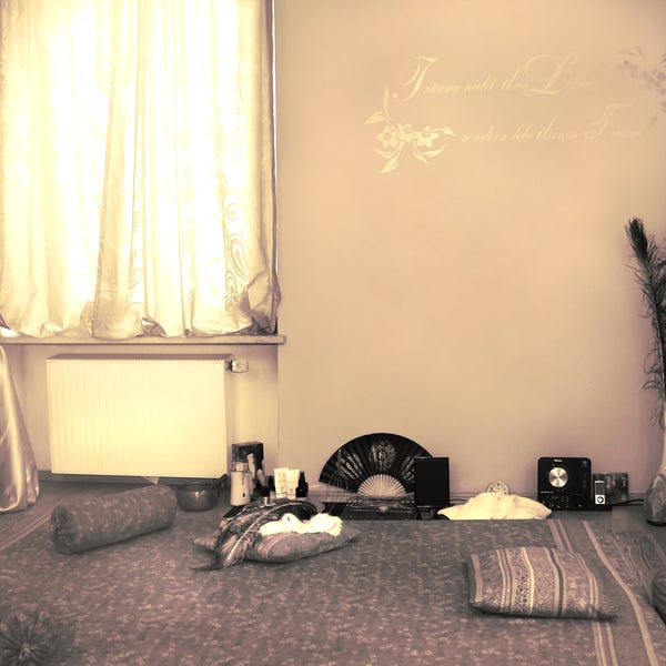 Eigenschaften Massage --) Nacken, Rücken, Beine, Füße, Po, Tantra, Tantrische Yonimassage,