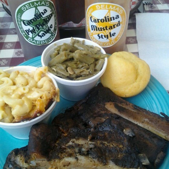 9/26/2012에 melissa h.님이 Selma&#39;s Texas Barbecue에서 찍은 사진