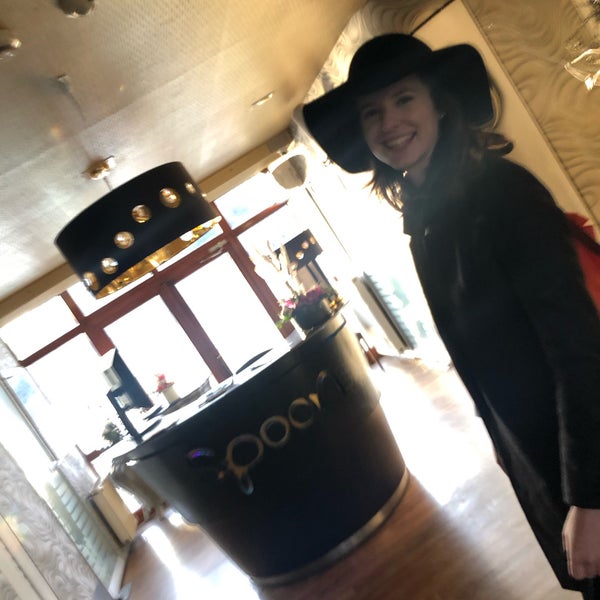 1/1/2020 tarihinde Jocelyn L.ziyaretçi tarafından Spoon Cafe &amp; Lounge'de çekilen fotoğraf