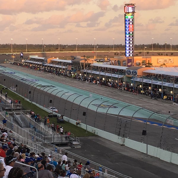 รูปภาพถ่ายที่ Homestead-Miami Speedway โดย Bryan S. เมื่อ 11/18/2017