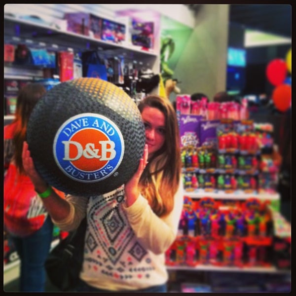 Photo taken at Dave &amp; Buster&#39;s by Elżbieta M. on 9/8/2013