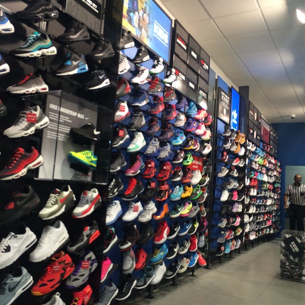 Shoe department triangle town center sale