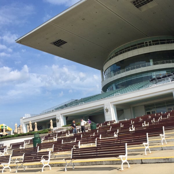 Снимок сделан в Arlington International Racecourse пользователем Joanne G. 6/29/2019