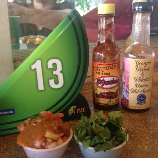12/7/2012 tarihinde Sarita M.ziyaretçi tarafından Lime Fresh Mexican Grill'de çekilen fotoğraf