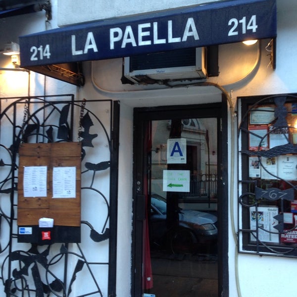 Photo prise au La Paella par Dean D. le4/20/2014