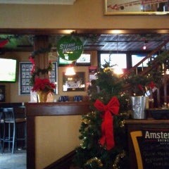 Das Foto wurde bei Jakes on Main Bar and Grille von Benny H. am 12/26/2012 aufgenommen