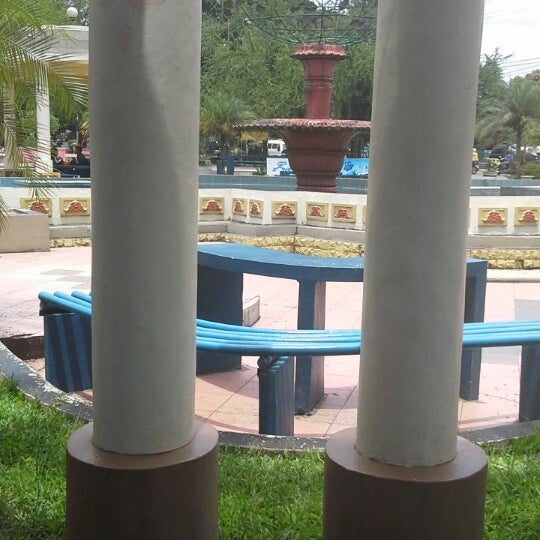 Fotos En Taman Air Mancur Minggu Raya Bandjarbaru