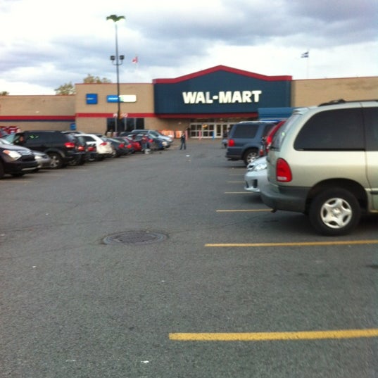 Photo taken at Walmart Supercentre by CrïXïna T. on 10/11/2012