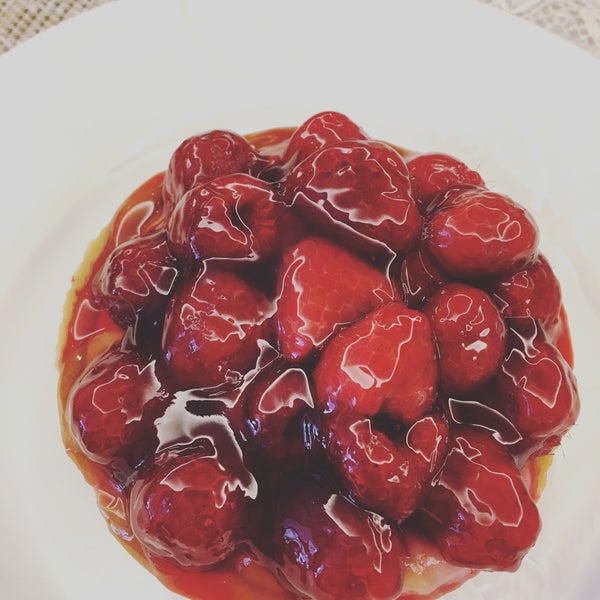 Raspberry tartlet super fresh 😋