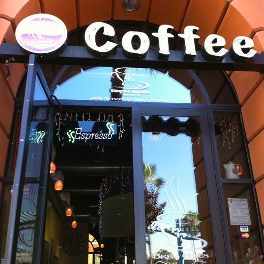 รูปภาพถ่ายที่ Brew Haus Coffee &amp; Tea โดย Itch เมื่อ 11/8/2012