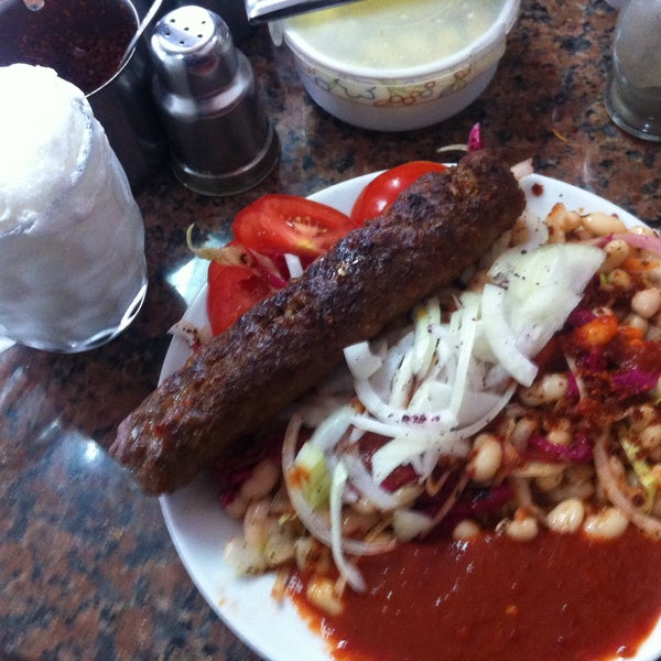 Photo taken at kol köfte tarihi Sofram Restaurant ( Fethi Baba&#39;nın Yeri) by Göksel A. on 4/14/2013