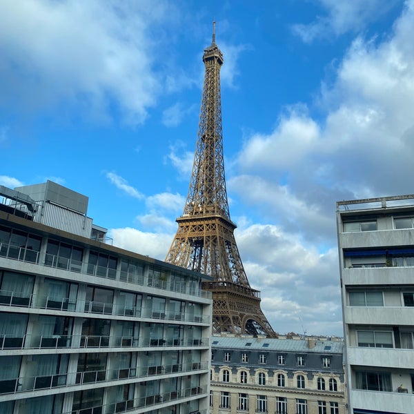 Foto diambil di Hôtel Pullman Paris Tour Eiffel oleh FAHAD pada 11/28/2023