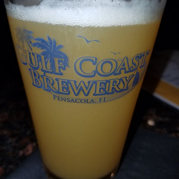 รูปภาพถ่ายที่ Gulf Coast Brewery โดย Juan F. เมื่อ 9/6/2019