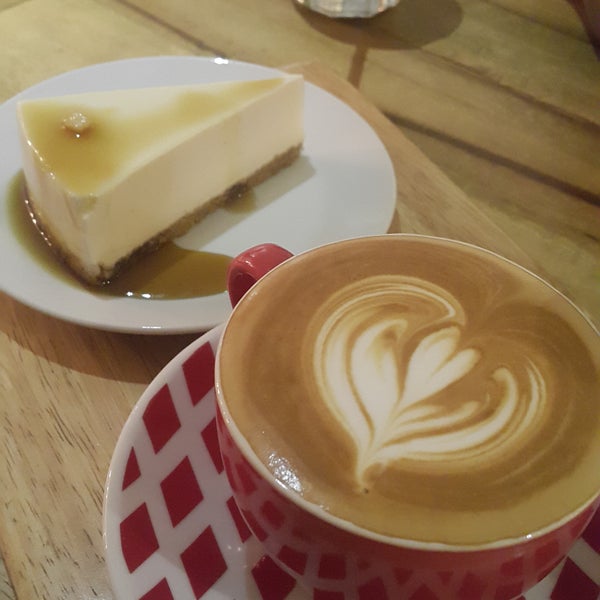 Tofu cheesecake & cafe latte