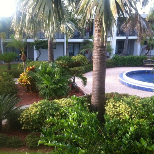 Снимок сделан в The Beachcomber Beach Resort Hotel пользователем Heather M. 10/14/2012