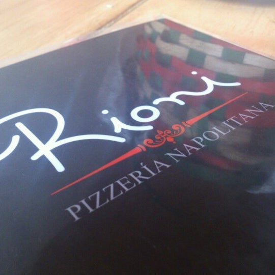 Foto tomada en Rioni pizzería napolitana  por Carlos O. el 1/5/2013