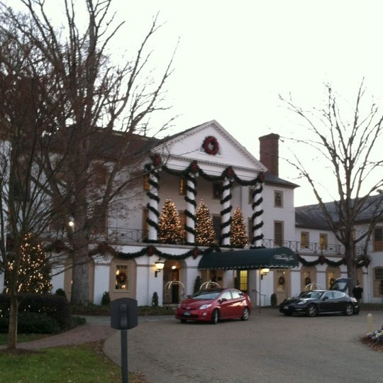 Photo taken at Williamsburg Inn, an official Colonial Williamsburg Hotel by Priscilla on 11/24/2012