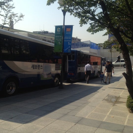 신촌세브란스병원 본관 셔틀버스 정류장 - 신촌동 - 0 tips 신촌세브란스병원 본관 셔틀버스 정류장 - 신촌동 - 0 Tips