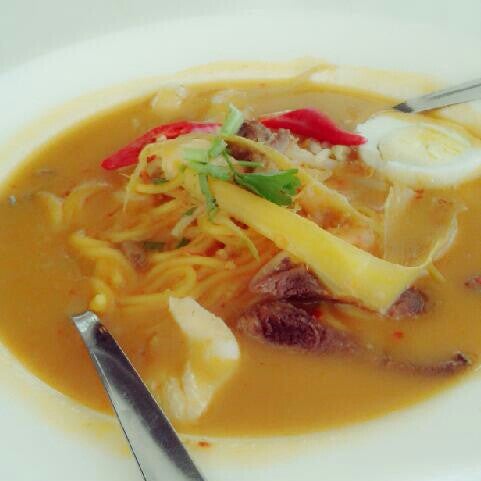 Photo taken at Atok Kopitiam by MiSS A. on 8/26/2013