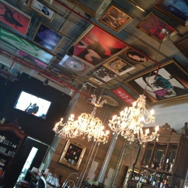 Das Foto wurde bei Praha Lounge &amp; Café von Ana F. am 4/18/2013 aufgenommen