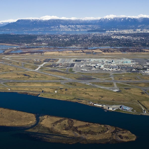 Снимок сделан в Международный аэропорт Ванкувера (YVR) пользователем Vancouver International Airport (YVR) 12/9/2013