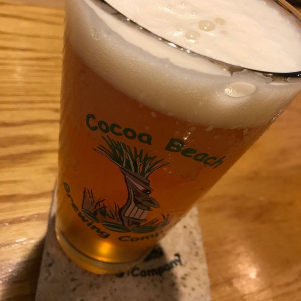 Снимок сделан в Cocoa Beach Brewing Company пользователем Walter 1/5/2018