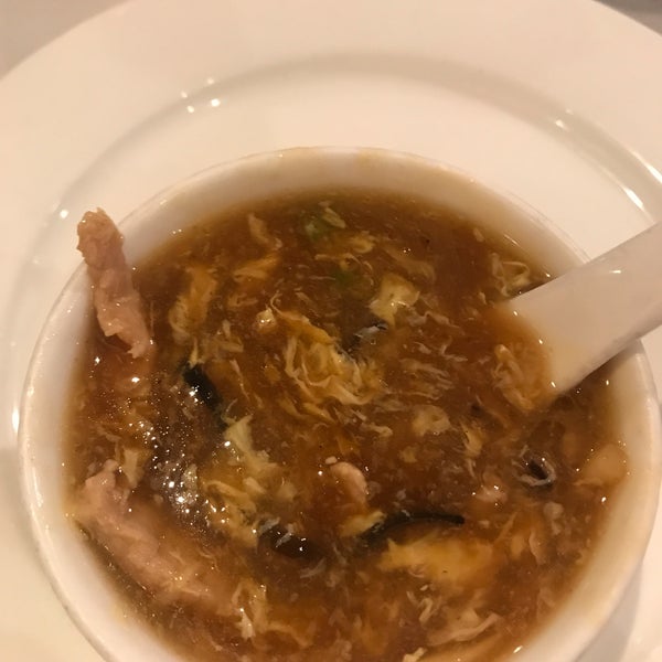 Снимок сделан в Yang Chow Restaurant пользователем Nikki Kat P. 5/5/2019
