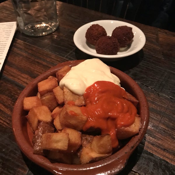 Casual date night. Great place to unwind after a long week with shareables. Patatas are always a must. Pulpo left something to be desired but chorizo was 👌🏻. Head to Amor y Amargo after for a few 🍹