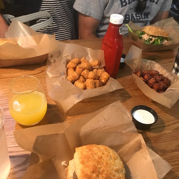Mmm Texas! Simplicity of biscuits and tots, and you can basically get your biscuit anyway. I went simple with sausage (need some spice), but I heard egg and cheese was 👌🏼 pro tip: mix n match tots