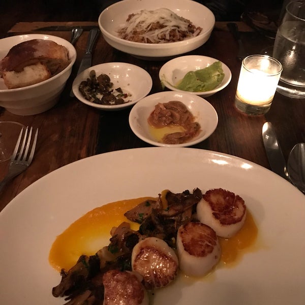 Quaint but vibey (queue loud music). Food feels simple as in no frills, but then again no need to complicate homemade pasta. Scallops were excellent choice for this seafood lover
