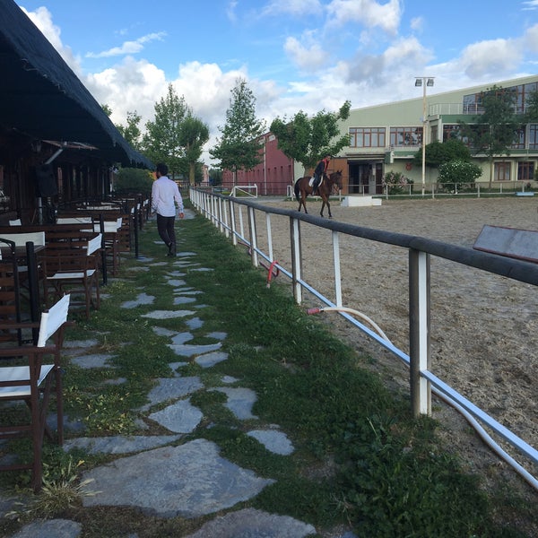 รูปภาพถ่ายที่ Erkanli Country Resort&amp;Riding โดย Onur เมื่อ 5/11/2018
