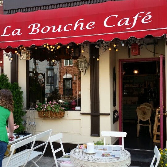 8/6/2014 tarihinde Mark G.ziyaretçi tarafından La Bouche Cafe'de çekilen fotoğraf