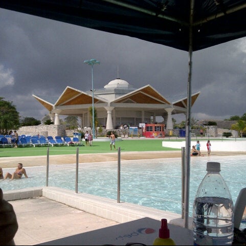 รูปภาพถ่ายที่ Wet &#39;n Wild โดย Danny B. เมื่อ 12/29/2012