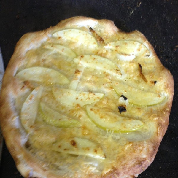 The apple and onion pizza is delicious.