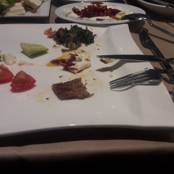 รูปภาพถ่ายที่ Safir Restaurant โดย Metin A. เมื่อ 1/19/2019