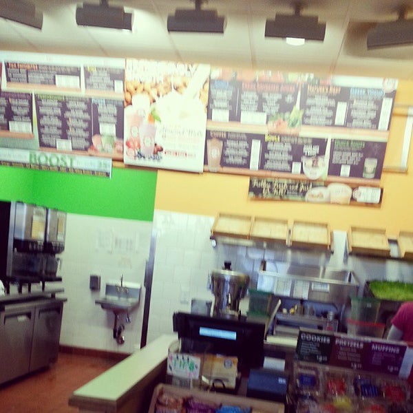 Photo taken at Robeks Fresh Juices &amp; Smoothies by Ge O. on 10/7/2013