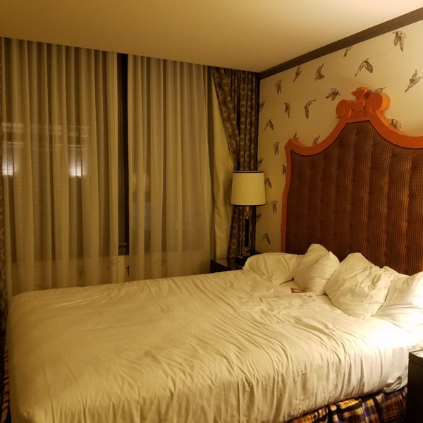 Das Foto wurde bei Kimpton Hotel Monaco Portland von B J. am 5/18/2018 aufgenommen