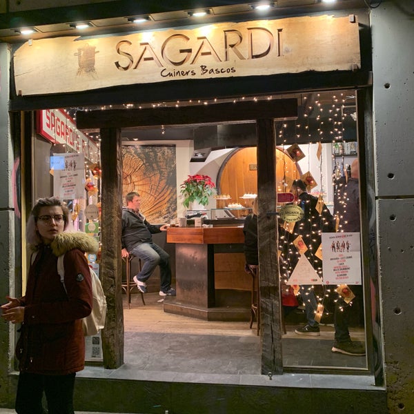 12/31/2018 tarihinde Jon C.ziyaretçi tarafından Sagardi BCN Gòtic'de çekilen fotoğraf