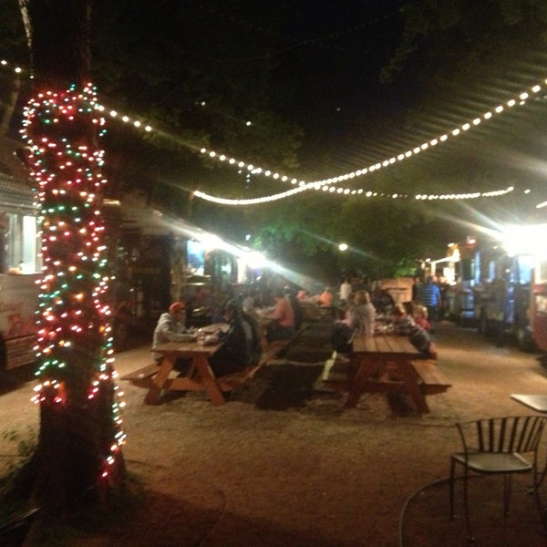 รูปภาพถ่ายที่ Fort Worth Food Park โดย Hannah F. เมื่อ 4/20/2013