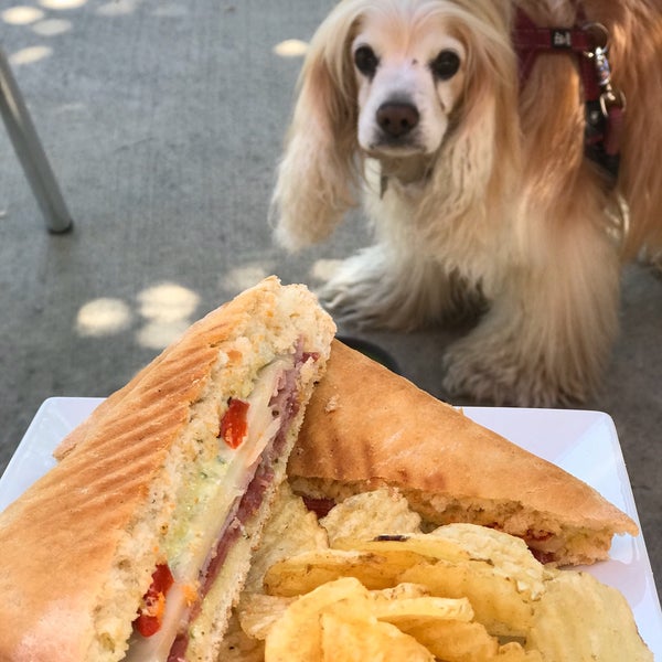 9/20/2019 tarihinde Porfirio L.ziyaretçi tarafından Vivant Fine Cheese'de çekilen fotoğraf